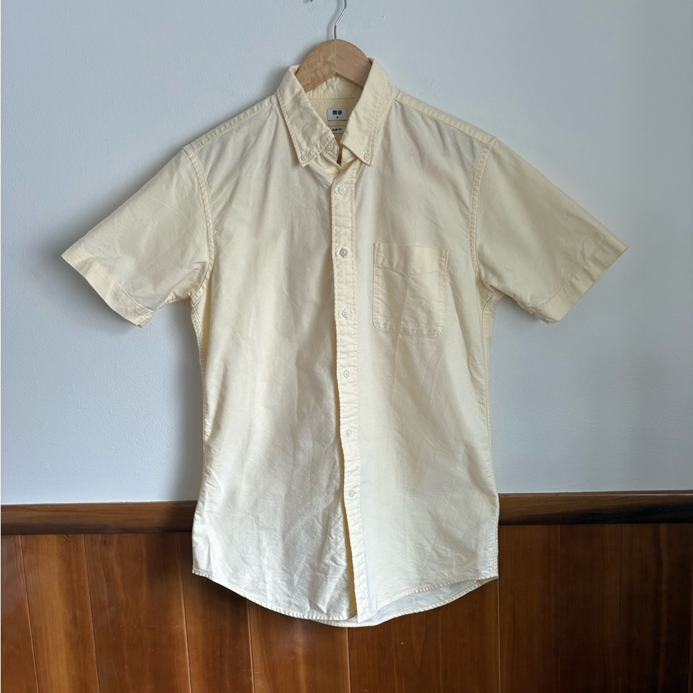 Uniqlo Short-Sleeve Button-Down Shirt in Light Cream
